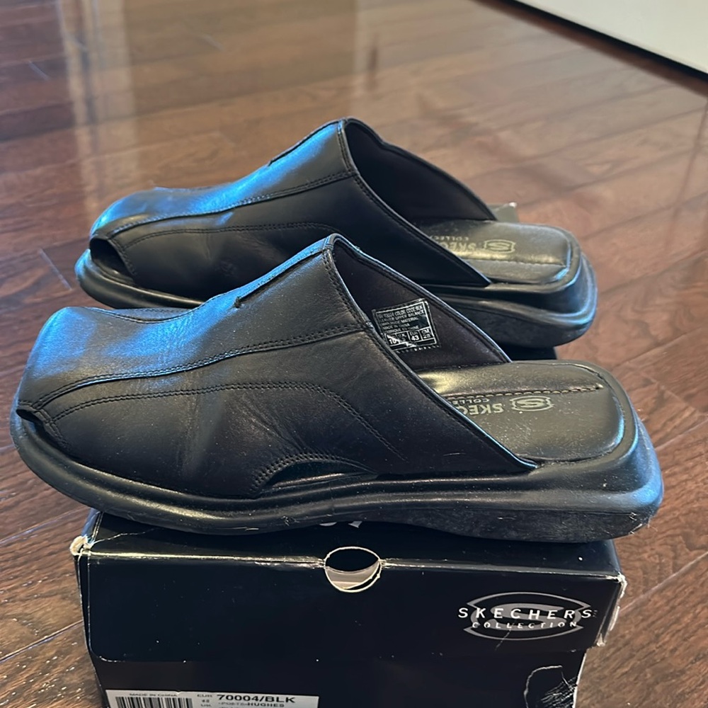 Men’s size 10 Sketchers slide style sandals